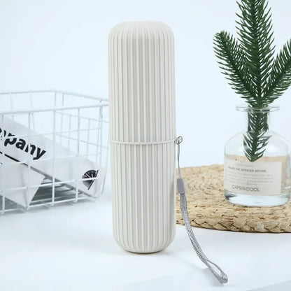 Etui brosse a dents de voyage CleanBox, boite portable en PP alimentaire pour brosse a dents et dentifrice, design compact leger avec gobelet integre. Accessoire hygiene pour voyage, camping, sac a dos, rangement salle de bain. Etui brosse a dents homme femme, anti-poussiere, 4 couleurs, ideal pour organiser son kit de toilette en deplacement