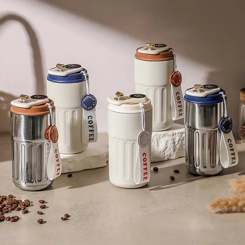 Découvrez Mug Isotherme | ThermoSmart™, bien plus qu'un simple thermos intelligent ou une bouteille isotherme connectée. Cette tasse thermique numérique révolutionnaire avec son mug température affichage intégré repense l'expérience des boissons chaudes. Conçue comme une gourde électronique haut de gamme, elle combine l'élégance d'un mug professionnel élégant à la performance d'un thermos maintien température 12h. Parfaite tasse café connectée bureau ou tasse voyage intelligent, cette gourde isotherme écran
