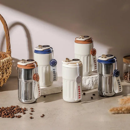 Découvrez Mug Isotherme | ThermoSmart™, bien plus qu'un simple thermos intelligent ou une bouteille isotherme connectée. Cette tasse thermique numérique révolutionnaire avec son mug température affichage intégré repense l'expérience des boissons chaudes. Conçue comme une gourde électronique haut de gamme, elle combine l'élégance d'un mug professionnel élégant à la performance d'un thermos maintien température 12h. Parfaite tasse café connectée bureau ou tasse voyage intelligent, cette gourde isotherme écran