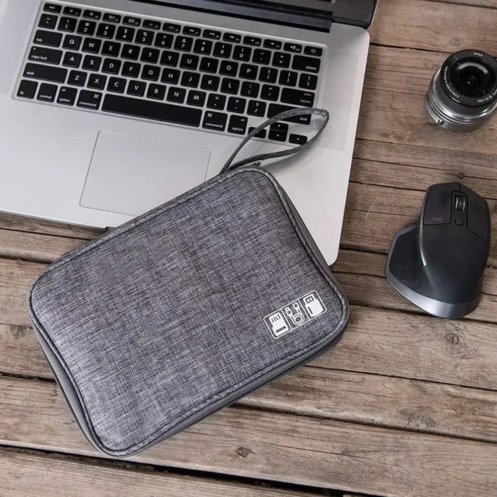 Sac de rangement Organiseur Tech pour accessoires électroniques – pochette de voyage imperméable pour câbles, chargeurs, SSD, cartes mémoire et gadgets, idéale pour optimiser l’organisation dans une valise ou un sac à dos