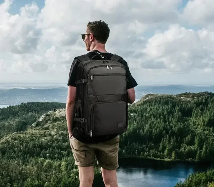 Le sac a dos de voyage | AeroCabin™ est le compagnon parfait pour voyager sereinement. Compatible bagage cabine (55×35×20 cm, 38L), imperméable, léger (1,11 kg) et accepté par plus de 100 compagnies aériennes, il vous accompagne partout : week-ends, affaires, city-trips ou vols low-cost. Son design convertible sac à main / sac à dos, ses compartiments intelligents, sa poche PC et son polyester 900D en font un modèle robuste, pratique et conçu pour la mobilité moderne