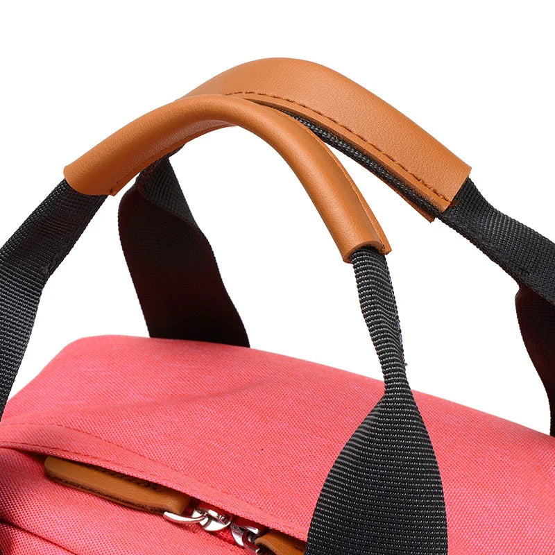 Sac à dos femme 25L en toile canvas – style urbain et fonctionnel avec multiples poches et compartiment pour ordinateur, parfait pour voyages courts et déplacements quotidiens.