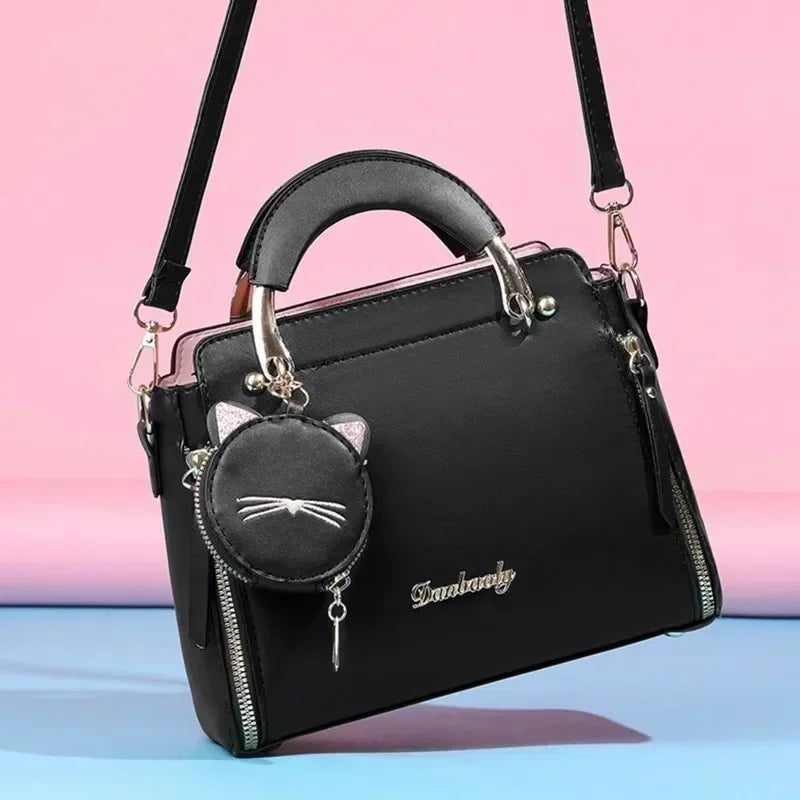 Découvrez le sac à main bandoulière femme élégant et pratique pour quotidien actif, idéal comme sac à main bandoulière femme petit format 24x18x10 cm en cuir PU premium résistant pour sorties bureau ou soirées habillées, ce sac à main bandoulière femme avec bandoulière réglable confortable évite encombrement mains libres pour mouvements fluides, parfait pour sac à main bandoulière femme minimaliste carré chic disponible en couleurs tendance comme sac à main bandoulière femme noir intemporel ou rose poudré f