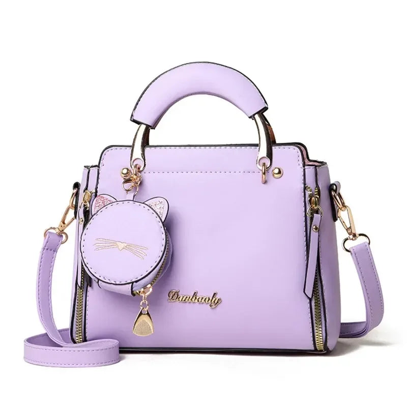 Découvrez le sac à main bandoulière femme élégant et pratique pour quotidien actif, idéal comme sac à main bandoulière femme petit format 24x18x10 cm en cuir PU premium résistant pour sorties bureau ou soirées habillées, ce sac à main bandoulière femme avec bandoulière réglable confortable évite encombrement mains libres pour mouvements fluides, parfait pour sac à main bandoulière femme minimaliste carré chic disponible en couleurs tendance comme sac à main bandoulière femme noir intemporel ou rose poudré f