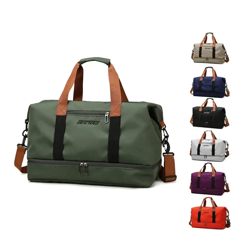 Le sac de sport femme Movella™ est l’allié élégant et fonctionnel de toutes les femmes actives à la recherche d’un sac de sport femme imperméable, à la fois chic et pratique. Conçu en tissu Oxford hydrofuge, il protège vos effets personnels, que ce soit après la piscine, une séance de yoga, de fitness, ou durant un week-end de 2 nuits. Sa grande capacité de 20 à 35 litres et ses multiples compartiments intelligents en font un sac de sport femme grande capacité idéal pour organiser vos affaires. 
