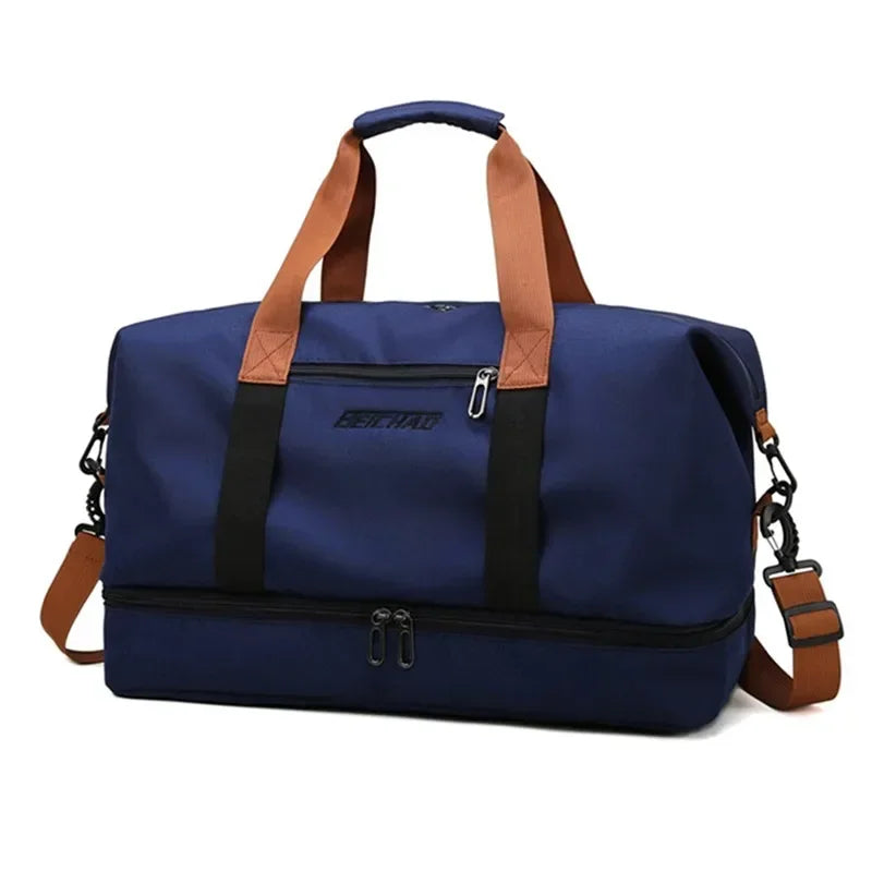 Le sac de sport femme Movella™ est l’allié élégant et fonctionnel de toutes les femmes actives à la recherche d’un sac de sport femme imperméable, à la fois chic et pratique. Conçu en tissu Oxford hydrofuge, il protège vos effets personnels, que ce soit après la piscine, une séance de yoga, de fitness, ou durant un week-end de 2 nuits. Sa grande capacité de 20 à 35 litres et ses multiples compartiments intelligents en font un sac de sport femme grande capacité idéal pour organiser vos affaires. 